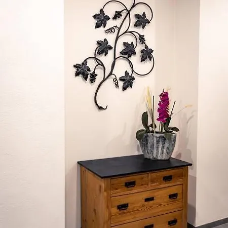 Neue Mit Schlossblick - Urlaub Im Wein- Und Ferienort Bekond