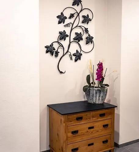 Neue Mit Schlossblick - Urlaub Im Wein- Und Ferienort Bekond